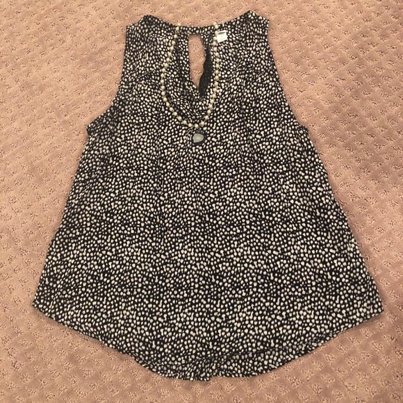 Old Navy Tops - Sleeveless blouse